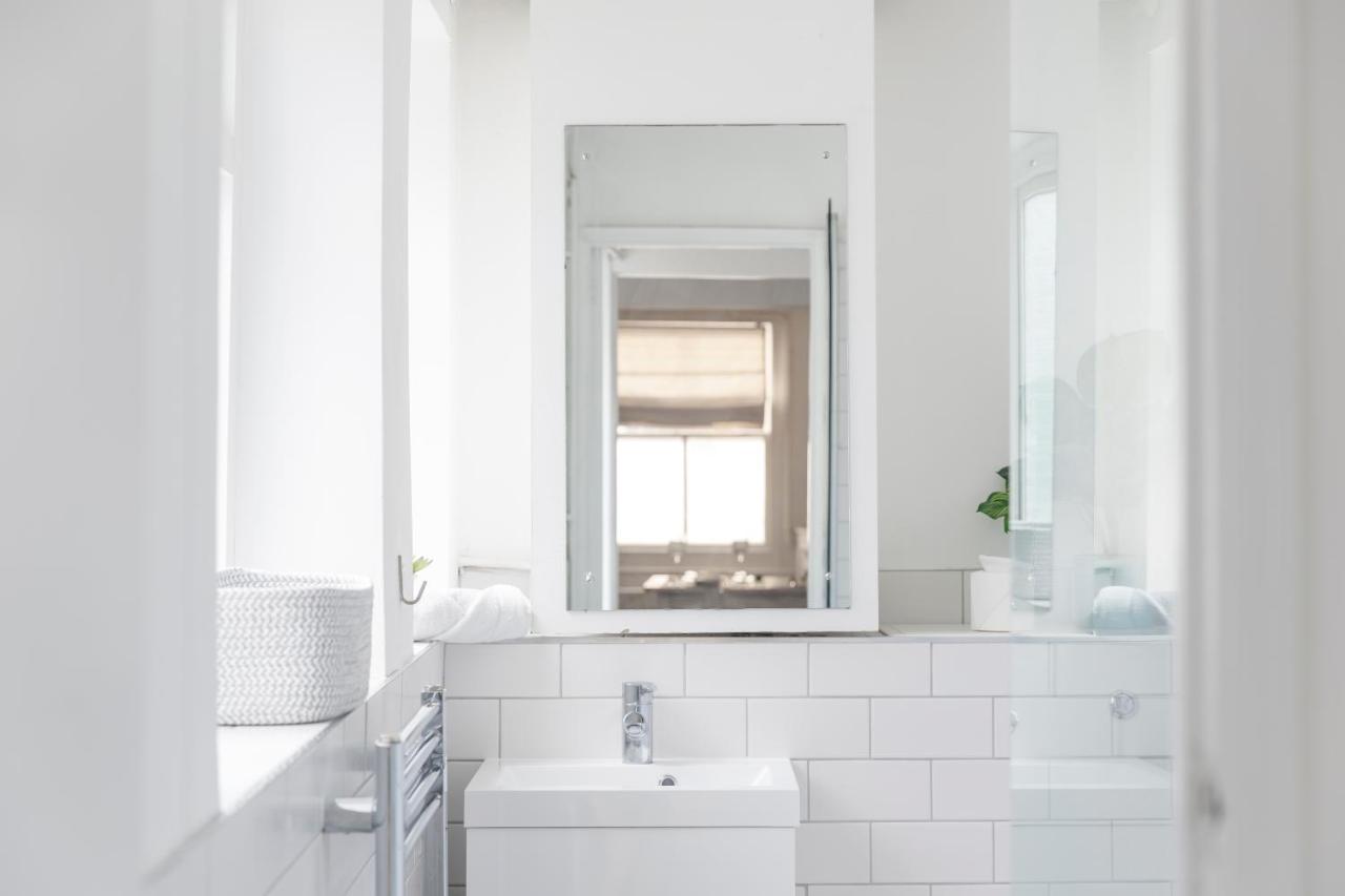 Central Quiet Cottage. Walk To Shops, Bars & Beach Hove Extérieur photo